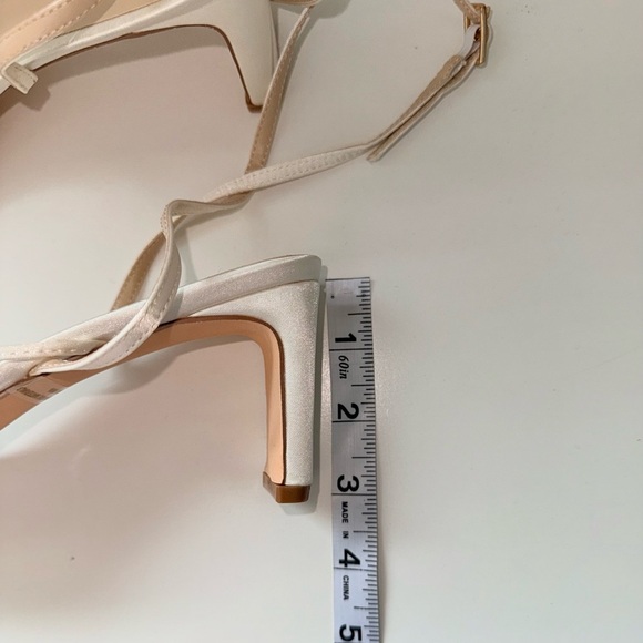 Lulus Kierha White Satin Strappy Low 3” Block Heels Bridal Wedding New 8 Women’s - Picture 7 of 12